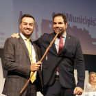 L'alcalde de Deltebre, Lluís Soler, rep la vara després de ser proclamat nou president de l'ACM.