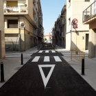 Imatge del carrer Alt de Sant Pere remodelat.