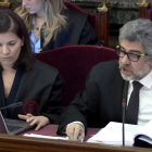 El abogado Jordi Pina, y la abogada Ana Bernaola, de la defensa de Jordi Turull, Jordi Sànchez y Josep Rull.