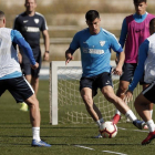 Algunos jugadores del Málaga, durante un entrenamiento de este mes de marzo.