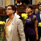 Els diputats d'ERC al Congrés entrant al Congrés amb flore grogues.