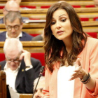 Pla mitjà de la portaveu de Cs, Lorena Roldán, intervenint al ple del Parlament del 13 de juny del 2019.