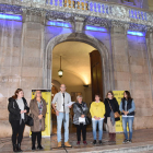 Al acabar el acto, se ha iluminado de color azul la fachada del Palau Municipal y la Torre dels Vents.