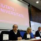 El primer secretari del PSC, Miquel Iceta, la secretària de Política Universitària del PSC, Pilar Díaz, i el candidat del PSC a l'alcaldia de Barcelona, Jaume Collboni, durant la jornada 'Ciutat i universitats'.