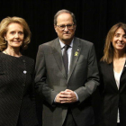 El president de la Generalitat, Quim Torra, acompanyat per la consellera de la Presidència, Meritxell Budó, i la de Cultura, Mariàngels Vilallonga, després de la presa de possessió.