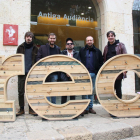 Imagen de los creadores locales participantes en la edición de este año del Festival REC, acompañando al director del certamen, Javier García Puerto (a la derecha de la imagen)