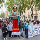Imagen de la marcha que hicieron con la Giganta Frida.