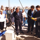 Badia i l'alcalde Joan Miquel Nadal col·loquen la primera pedra.