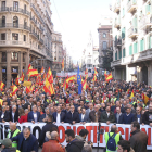 La manifestació per la Constitució espanyola a la Via Laietana, amb la capçalera i la part alta del carrer plena de gent amb banderes espanyoles.