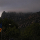 Pla general de Montserrat, amb les agulles il·luminades.