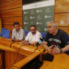 L'alcalde del Vendrell, Kenneth Martínez, i el regidor de Recursos Humans, Baltasar Santos, explicant l'acord.