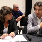 Pla mitjà de la consellera d'Agricultura, Teresa Jordà, i l'alcalde de Flix, Francesc Barbero.
