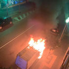 Imatge d'un dels cotxes cremats