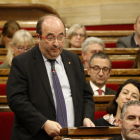 El presidente del grupo PSC-Units, Miquel Iceta, durante el pleno del Parlament.