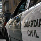 Agentes de la policía judicial de la Guardia Civil de Villena se hicieron cargo de las perquisiciones.