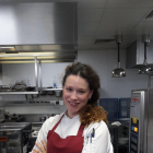 Raquel en la cocina del restaurante de Edimburgo donde trabaja.