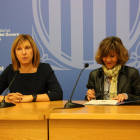 La directora de los Servicios Territoriales de Empresa y Conocimiento, Carme Mansilla, con la directora de la Agencia Catalana del Consumo, Elisabeth Abad.