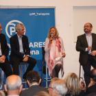 D'esquerra a dreta, els candidats al Congrés pel PP Jordi Roca i Adolfo Suárez Illana, la candidata a l'alcaldia de Torredembarra, Núria Gómez, i el president del PP català Alejandro Fernández.