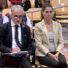 Imatge dels pares de la Nadia, asseguts al banc dels acusats a l'Audiència de Lleida.