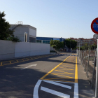 Imatge de la zona d'aparcament per als pares dels alumnes del Pi del Burgar.