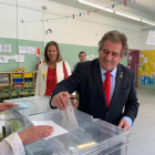 Josep Andreu votando en Montblanc.