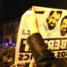 Una pancarta en favor de la llibertat de Jordi Sánchez i Jordi Cuixart, a la concentració dels CDR a Barcelona.