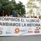 Pancarta amb el text «Vam trencar el silenci, vam canviar la història» amb que Societat Civil Catalana