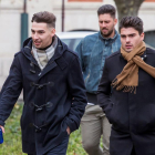 Victor Rodríguez, Carlos Cuadrado i Raúl Calvo, exjugadors de l'Arandina Club de Fútbol acusats d'agressió sexual a una menor.