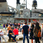 Imatge del visitants fent cua a primera hora per visitar l'Infanta Cristina de l'Armada.