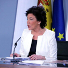 La portavoz del gobierno español y ministra de Educación, Isabel Celaá, en la rueda de prensa posterior al Consejo de Ministros de este 15 de febrero.