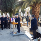 El president de la Diputació, Josep Poblet, i altres autoritats recorden l'escultor a
