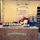 Una parada amb productes d'Almendrina a una fira ecològica