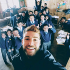 Marco Maestro, junto con sus alumnos en Nepal.