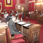 El salón de plenos del Ayuntamiento de Tarragona, durante la sesión de este viernes.