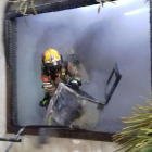 Imatge de l'incendi que a primera hora del matí ha provocat una barbacoa a Roquetes.