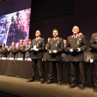Momento de la entrega de medallas en el acto de celebración del Dia de les Esquadres de la Región Policial Camp de Tarragona.