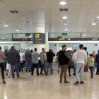 Pla general de la zona d'arribades a la Terminal T1 de l'Aeroport de Barcelona-El Prat.