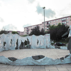 Aspecto del estropeado monumento de la Sardana en el barrio de Sant Pere i Sant Pau de Tarragona.