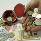 Imagen de archivo de pesetas y euros
