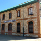La estación de Camarles que Adif ha cedido al Consell Comarcal del Baix Ebre para hacer viviendas sociales de urgencia.