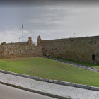 El fortín de Sant Jordi es una construcción defensiva inglesa que hace años está cerrada al público.