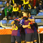 Los jugadores del Barça celebrando uno de los goles en el partido de anoche.