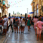 Imagen de la calle Cós del Bou donde se ha organizado un vermú popular.