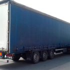 Imatge d'un camió conduït per un individu detingut pels Mossos d'Esquadra per superar en vuit vegades la taxa permesa d'alcoholèmia el 19 d'abril del 2019 a Cambrils. Pla general