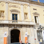 Ballesteros i Barberà, en la puerta del Ayuntamiento de Tarragona
