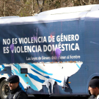 El autobús de Hazte Oír con las manchas de pintura y los vinilos desenganchados provocados por jóvenes en la Diagonal, en una imagen de archivo.