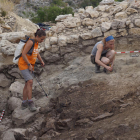 Arqueòlegs durant les excavacions que es duen a terme al jaciment d'Alcanar.
