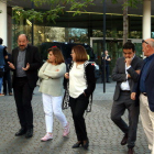 Imagen de archivo de Vicent Sanchis, Núria Llorach y Martí Patxot, con compañeros de la CCCMA, saliendo de declarar para el 1-O en la Ciutat de la Justícia.
