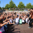 Durante la celebración en el Parc del Pinaret los alumnos participaron en un taller de danza urbana.
