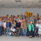 Fotografía de la familia de la clausura del curso de las Aules Universitàries per a la Gent Gran de Constantí.